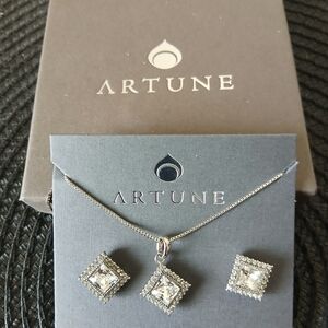 White Gold Rhodium Plated Swarovski Crystal Pendant & Matching Stud Earrings -
